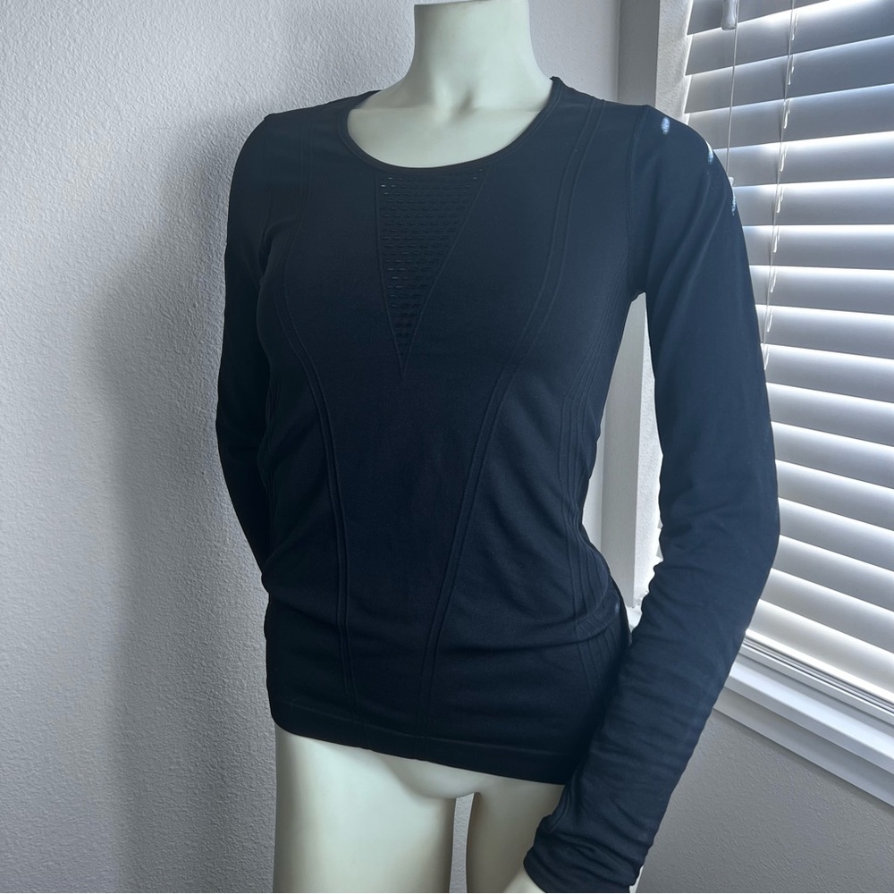 Fabletics Arta Compression Seamless Back Long Sleeve Athletic Fitness Top Small